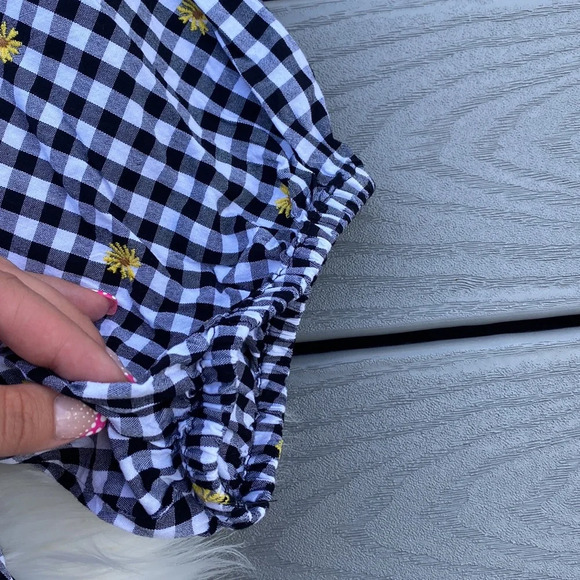 Old Navy black & white plaid peplum top with sunflower embroidery - Picture 4 of 5